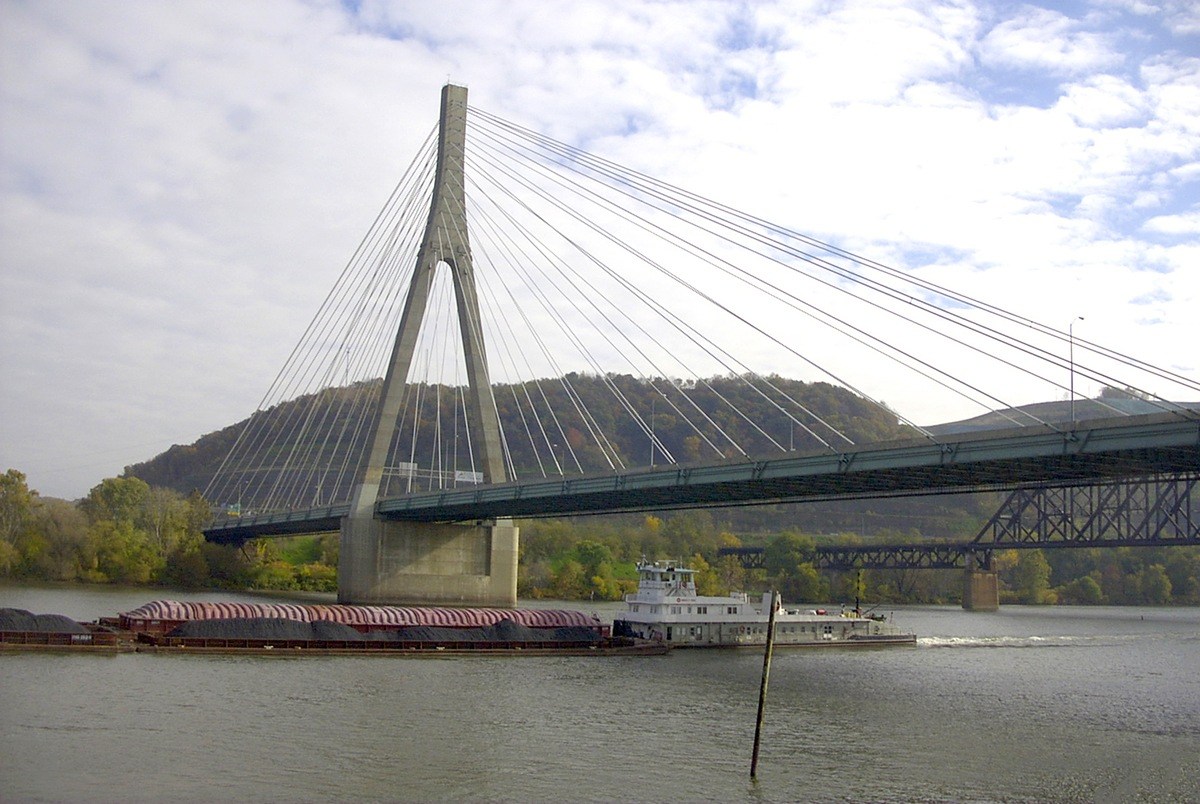 Veterans Memorial Bridge
